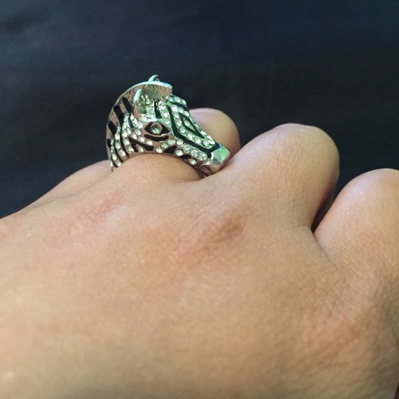 Guess zebra enamel and rhinestone ring - Picture 5 of 5